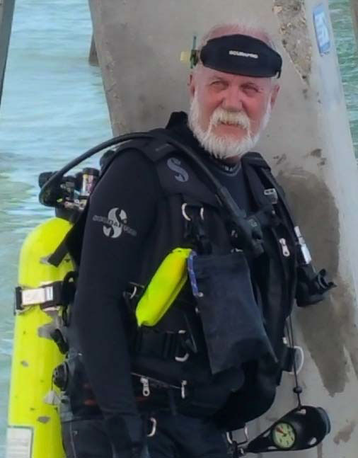 Suncoast Reef Rovers Diver At Venice Pier02